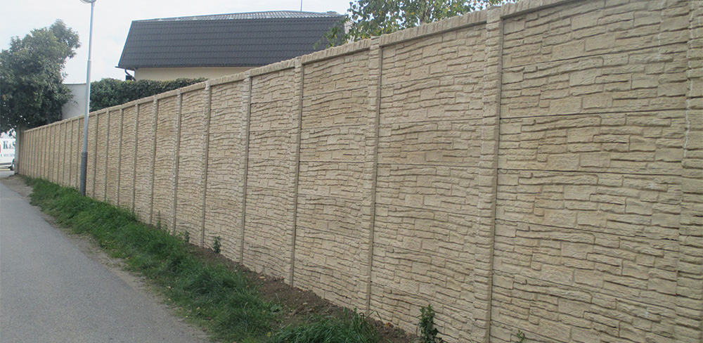 Betonový panelový plot